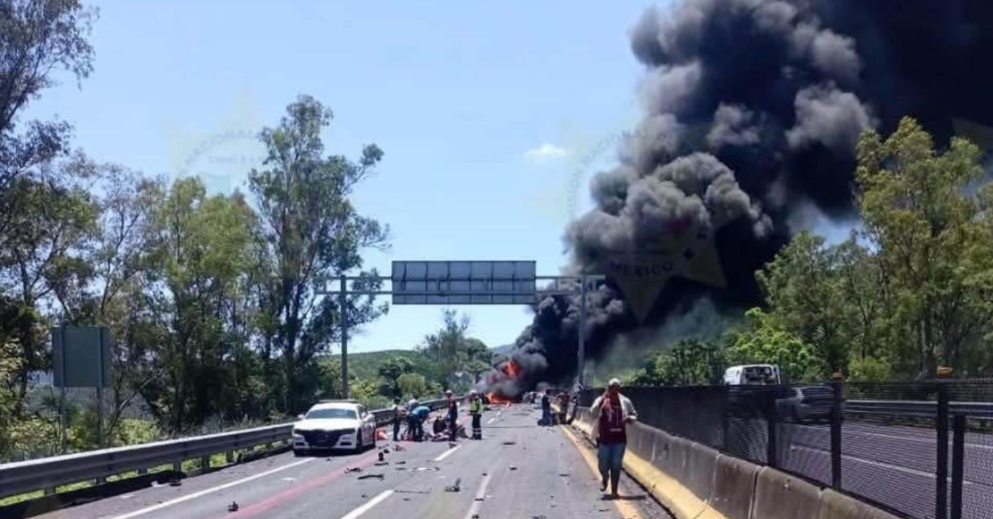 Tráiler se queda sin frenos y provoca choque múltiple en la autopista Guadalajara-Tepic; reportan al menos 10 personas fallecidas