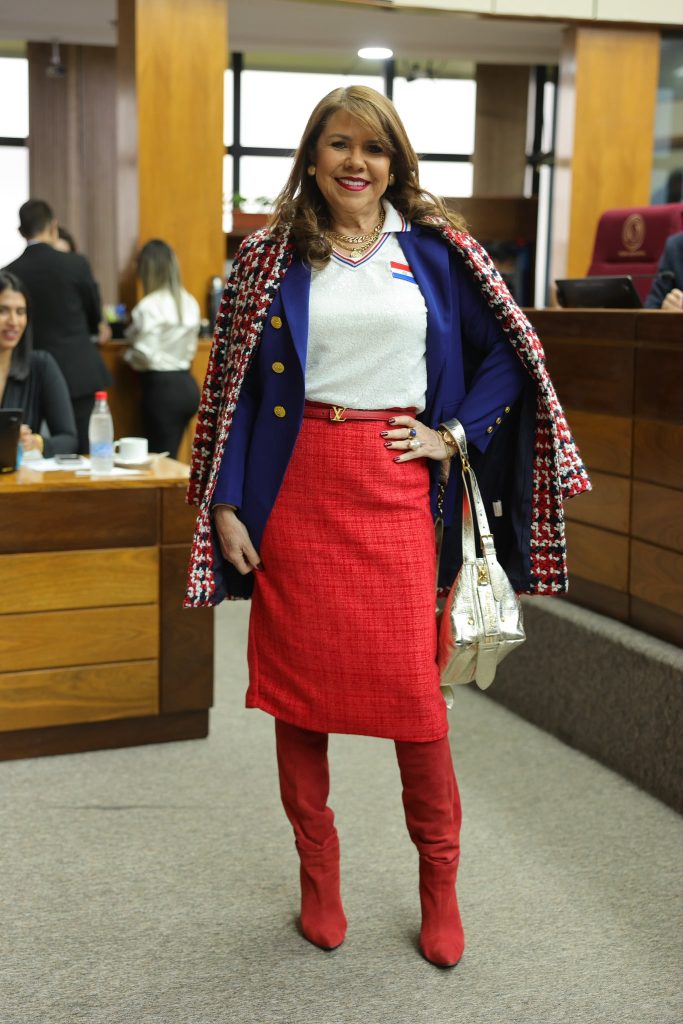 Senadora paraguaya acusa a Mbappé de violencia de género y lo amenaza