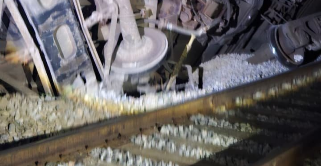 ¿¡Otra vez!? Tren Interoceánico en Oaxaca se vuelve a descarrilar