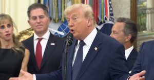 Trump admite que llamó a la FIFA para que revisara la tarjeta roja a Balogun 