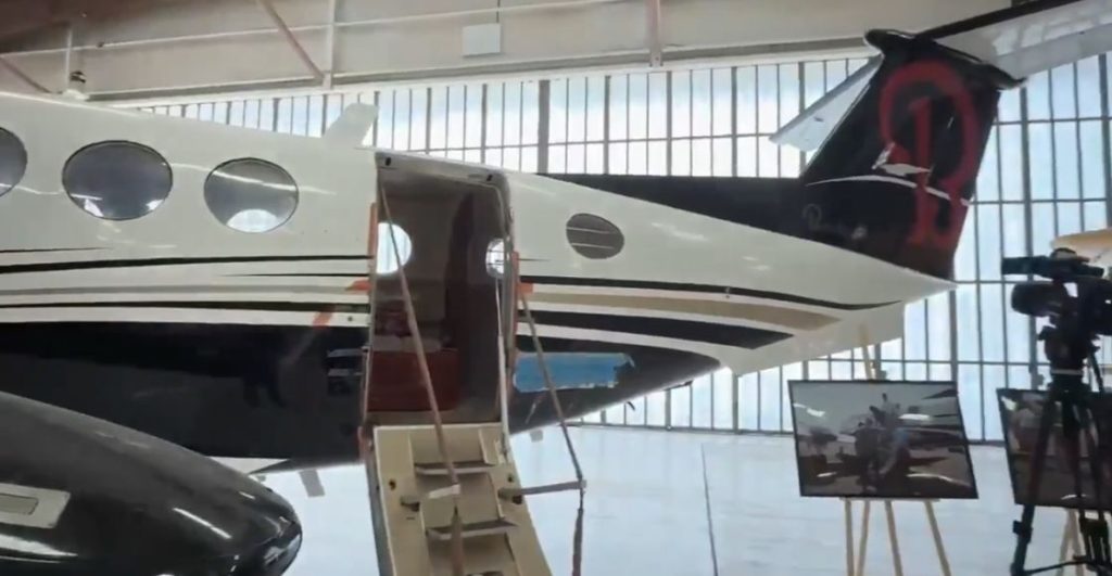 estados-unidos-exhibe-museo-avion-trasladaron-el-mayo-zambada-1 (1)