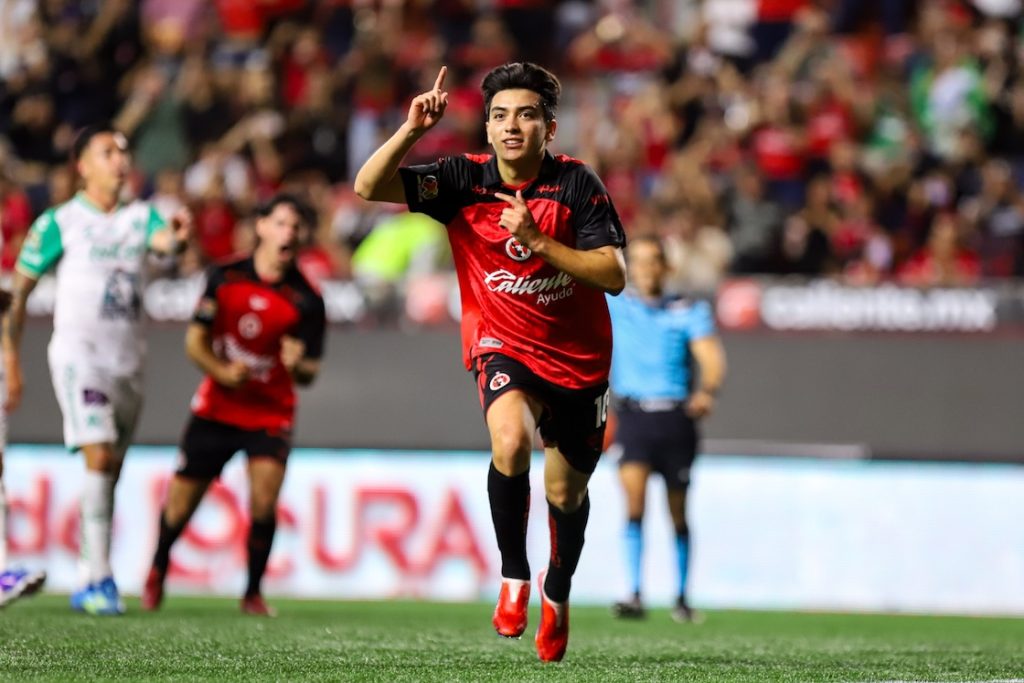Gil Mora con los Xolos de Tijuana
