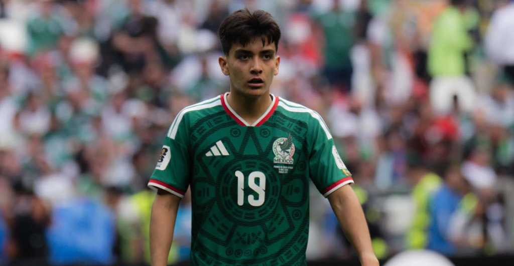 ¡Ese es nuestro muchacho! Gil Morita se gradúa de la prepa luego de su gran participación en el Mundial