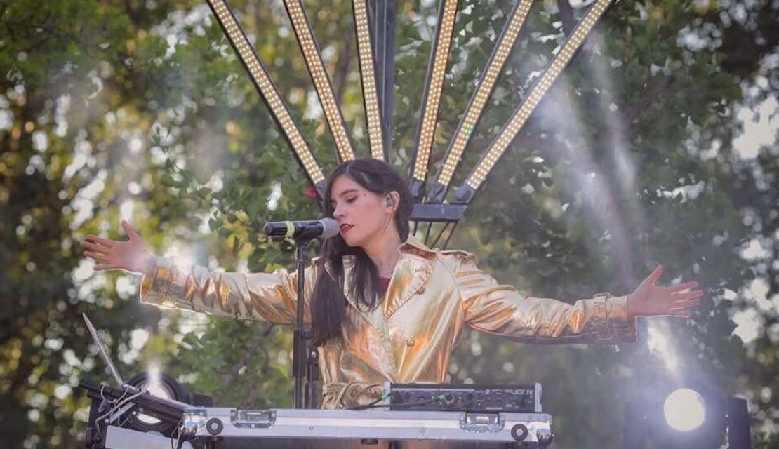 Javiera Mena estará en el Lunario para celebrar los 20 años de ‘Esquemas Juveniles’