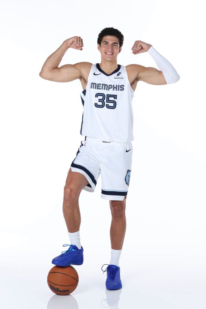 Karim López con los Grizzlies