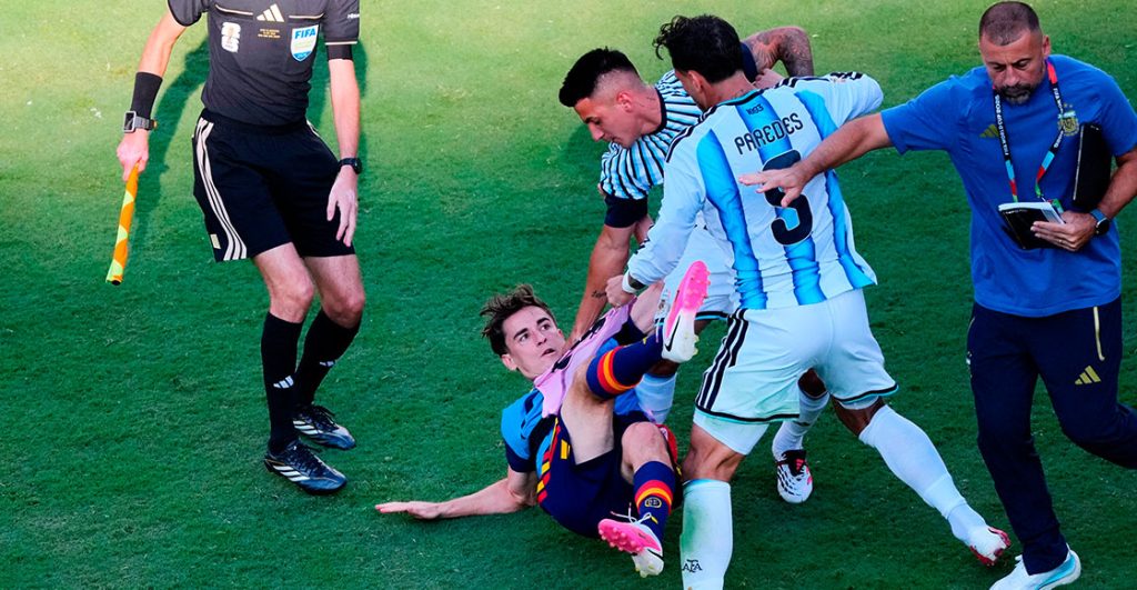 Leandro Paredes agrede a Gavi
