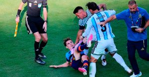 Leandro Paredes agrede a Gavi