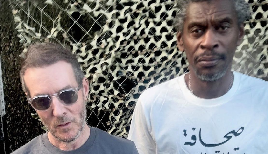 Massive Attack bajo investigación por desplegar bandera pro Palestina durante concierto