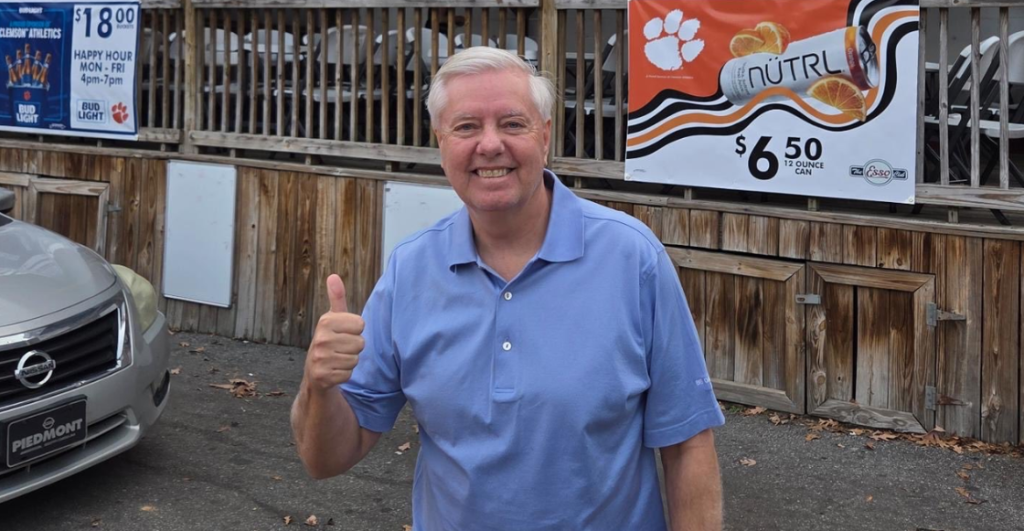 Muere Lindsey Graham, senador de EU y gran aliado de Donald Trump