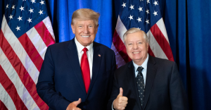Muere Lindsey Graham, senador de EU y gran aliado de Donald Trump