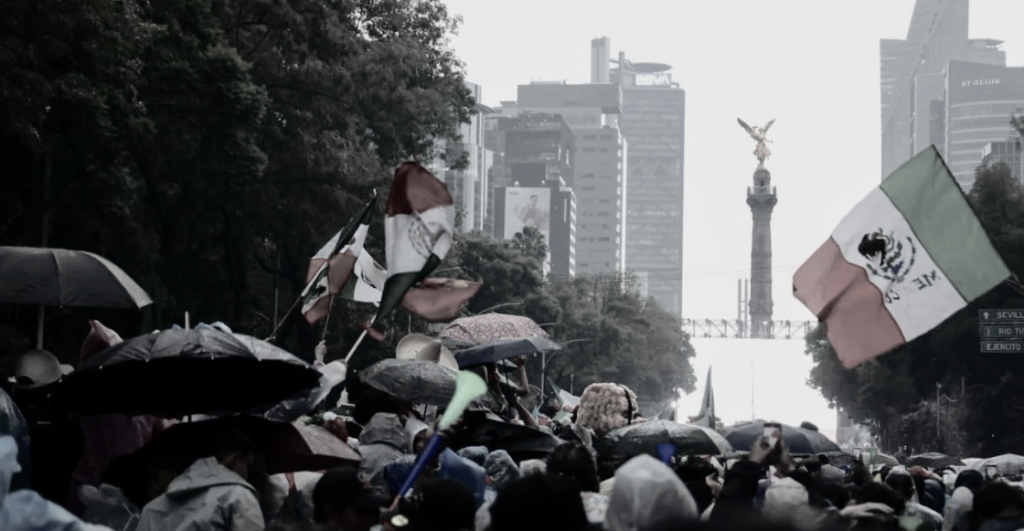 "Esto está muy feo. Los amo": El mensaje que envió uno de los sobrevivientes durante la estampida en Reforma