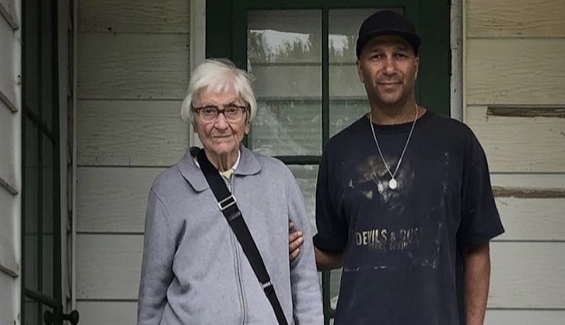Tom Morello anuncia la muerte de su madre, la activista Mary Morello