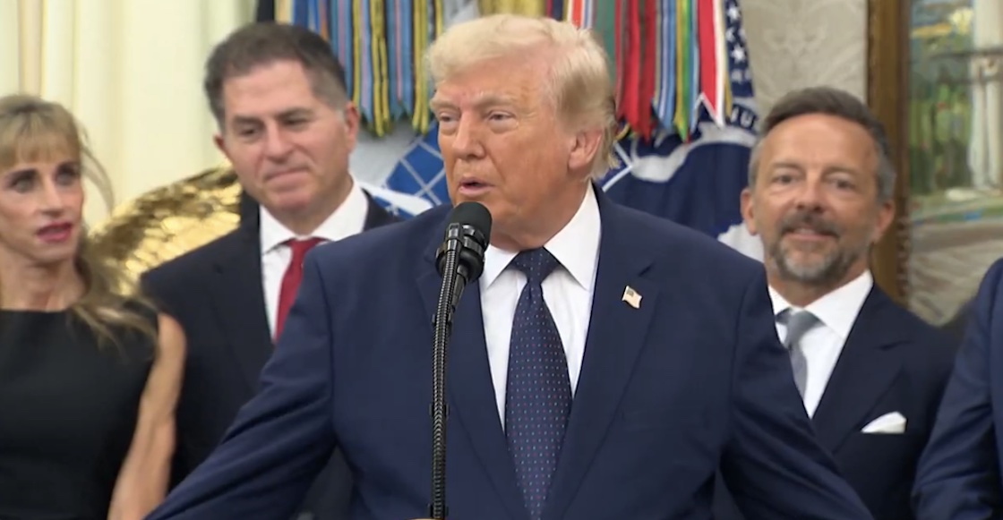 Trump admite que llamó a la FIFA para que revisara la tarjeta roja a Balogun 