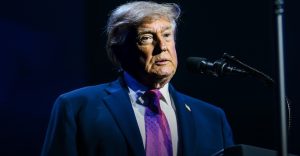 Trump suspende a operador de teleprompter por… apostar en sus discursos
