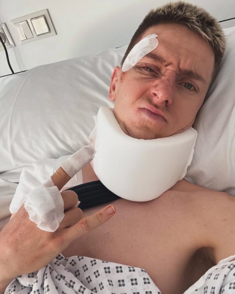 Tadej Pogačar en el hospital