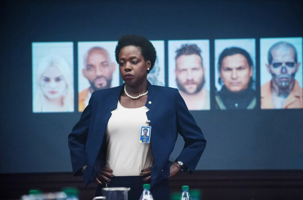 Viola Davis como Amanda Waller