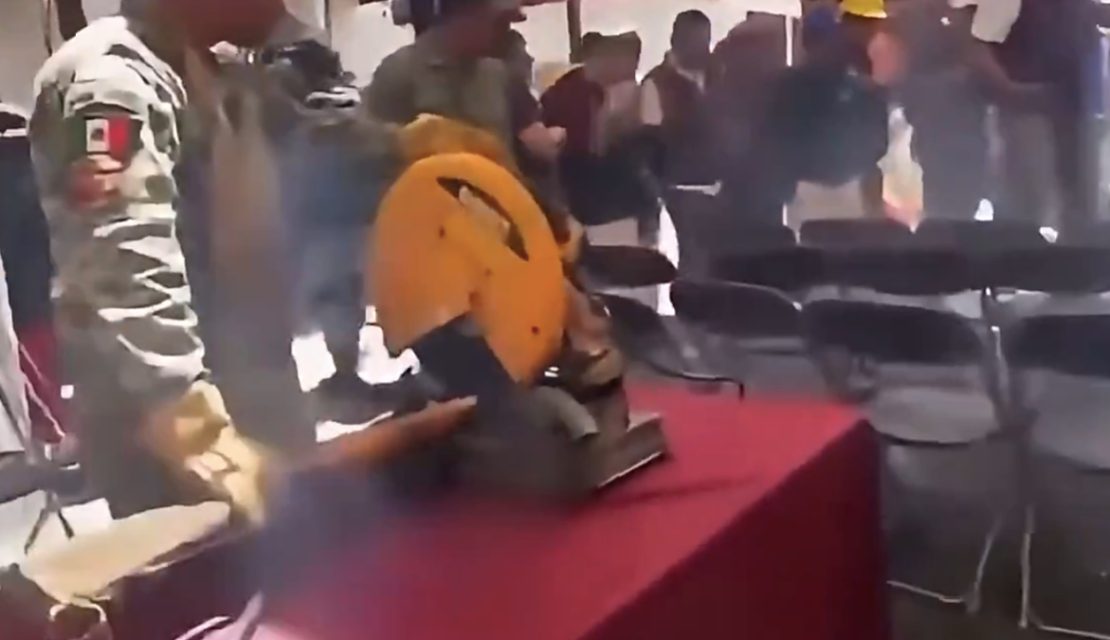 ¡No bueno! Arma se dispara durante desarme en Michoacán