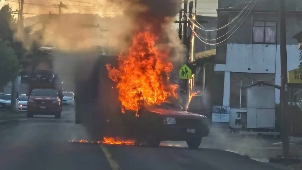 bloqueos-quema-vehiculos-michoacan-nuevo-operativo.webp