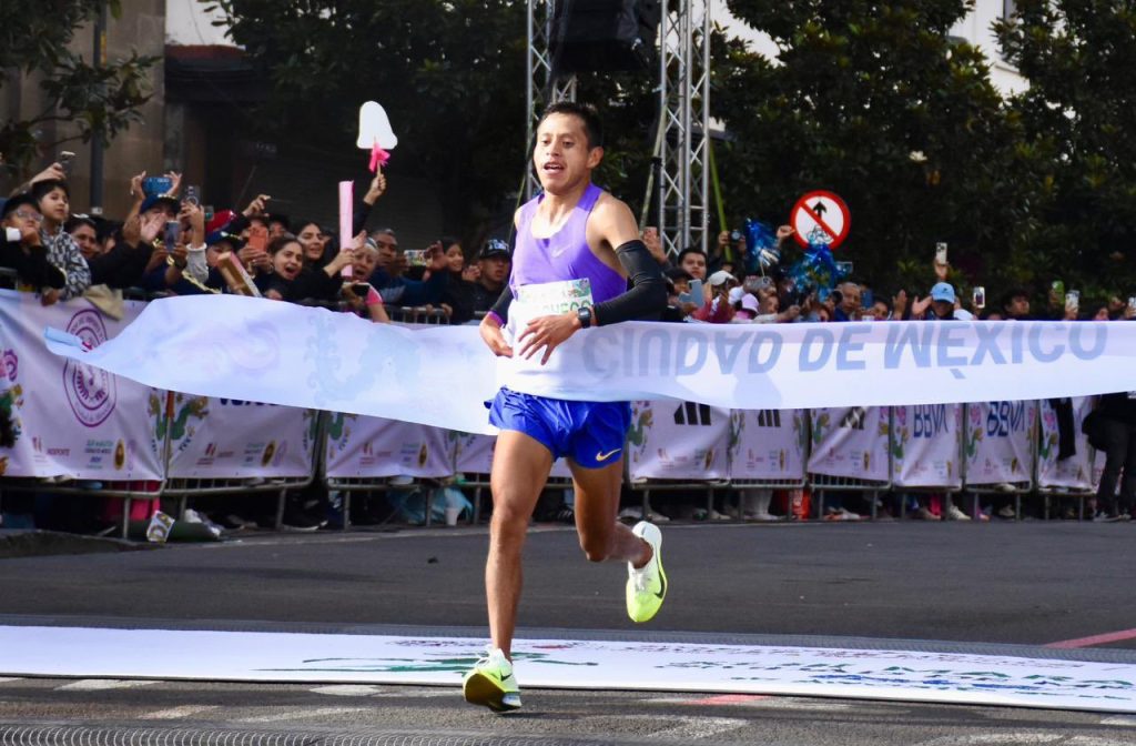 Christian Pacheco ganó el maratón de la Ciudad de México