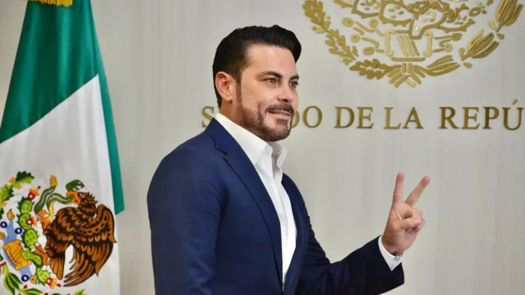 ¡Qué oso! Diputado del PRI deja abierto el micro durante sesión y todos escuchan sus planes