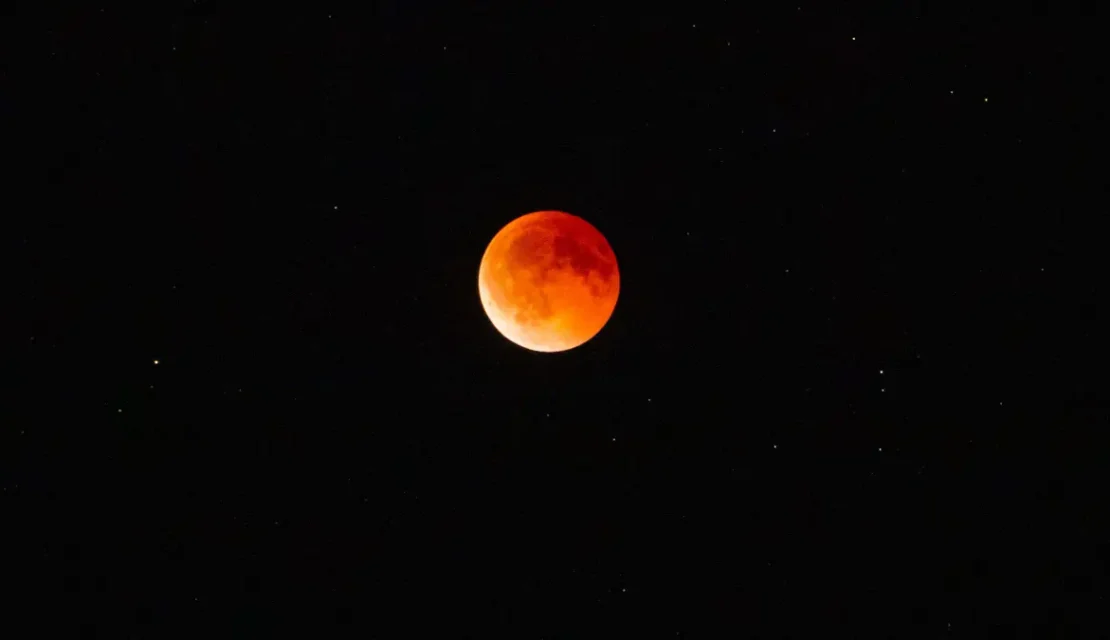 ¿Otro? Agosto nos sorprenderá con un eclipse lunar más