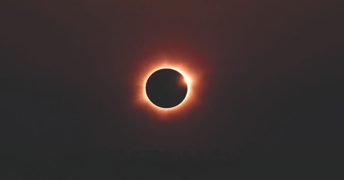 No le tocó a México peeero: Dónde puedes ver el eclipse solar total 2026 EN VIVO