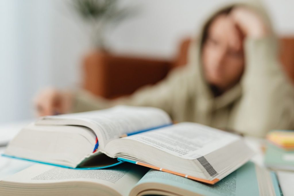 ¿Cómo identificar el estrés académico en infantes y adolescentes en este regreso a clases?