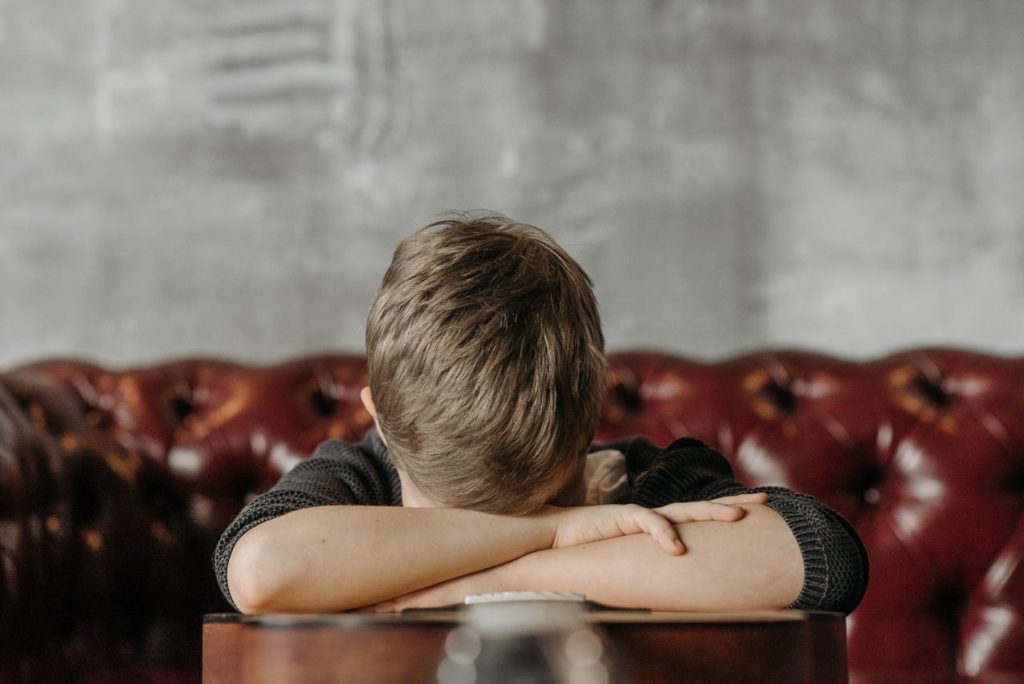 ¿Cómo identificar el estrés académico en infantes y adolescentes en este regreso a clases?