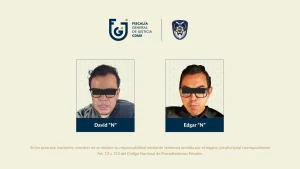 Fotografía de los dos detenidos por la Fiscalía CDMX acusados de fraude en el examen en línea de la UNAM.