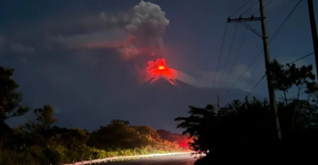 guatemala-emite-alerta-erupcion-volcan-fuego-1