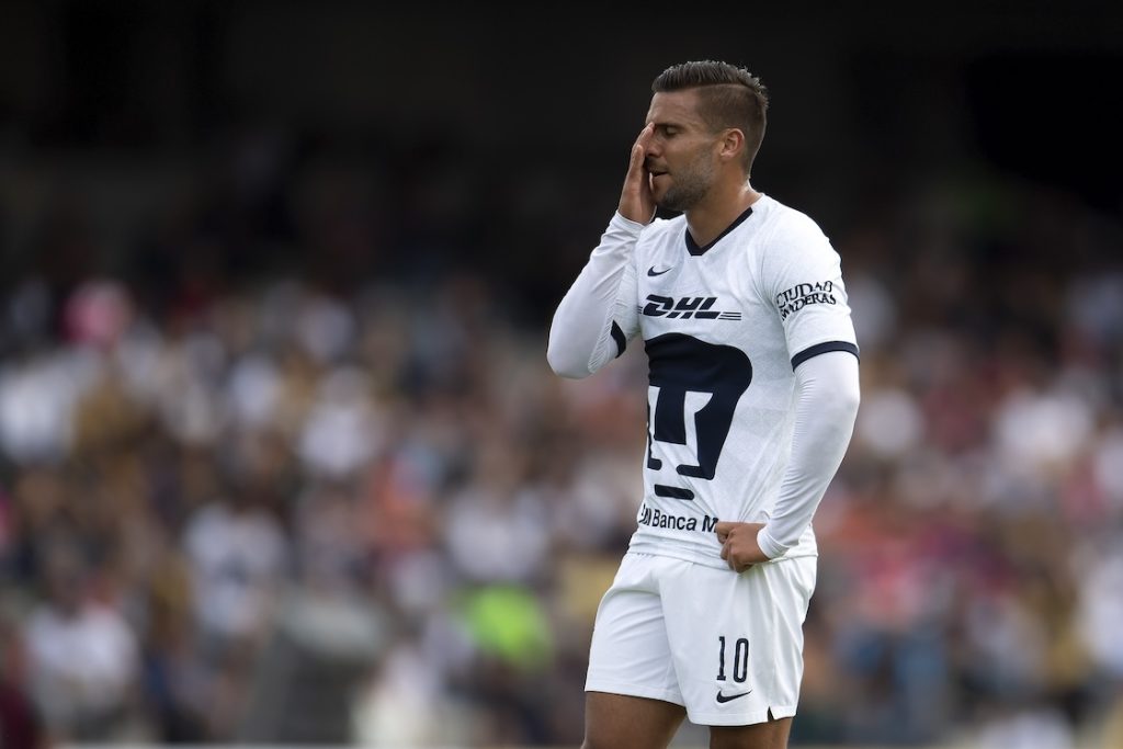 Andrés Iniestra con Pumas