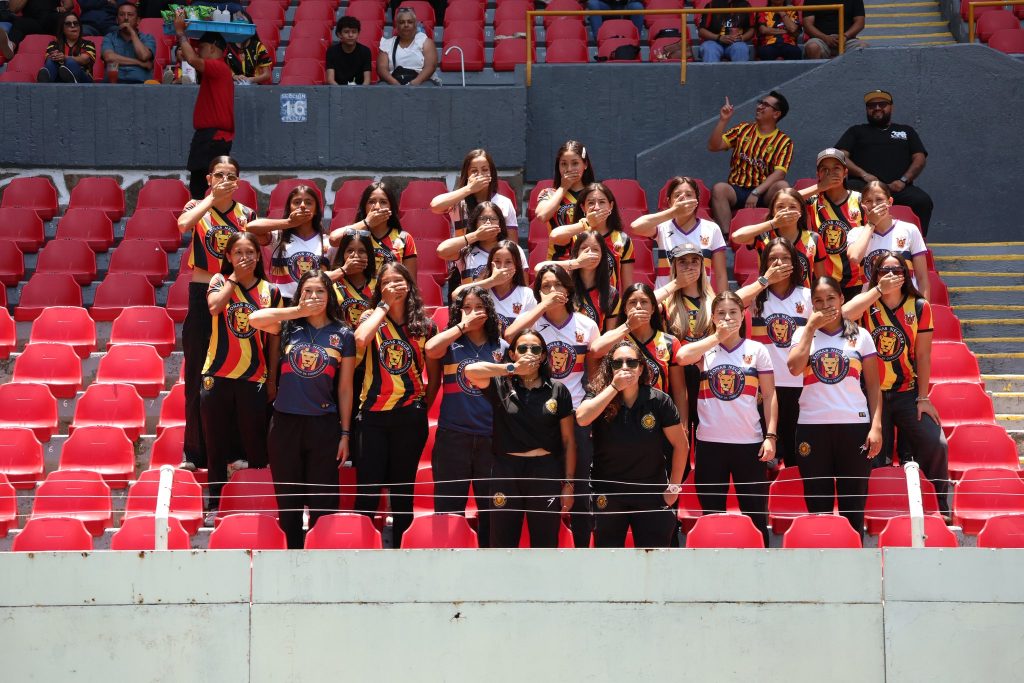 Protesta de los Leones Negros por el regreso del ascenso y descenso