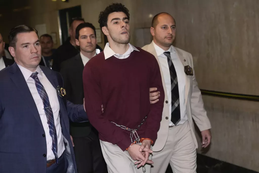 Marc Jacobs está dispuesto a vestir a Luigi Mangione para su juicio por asesinato