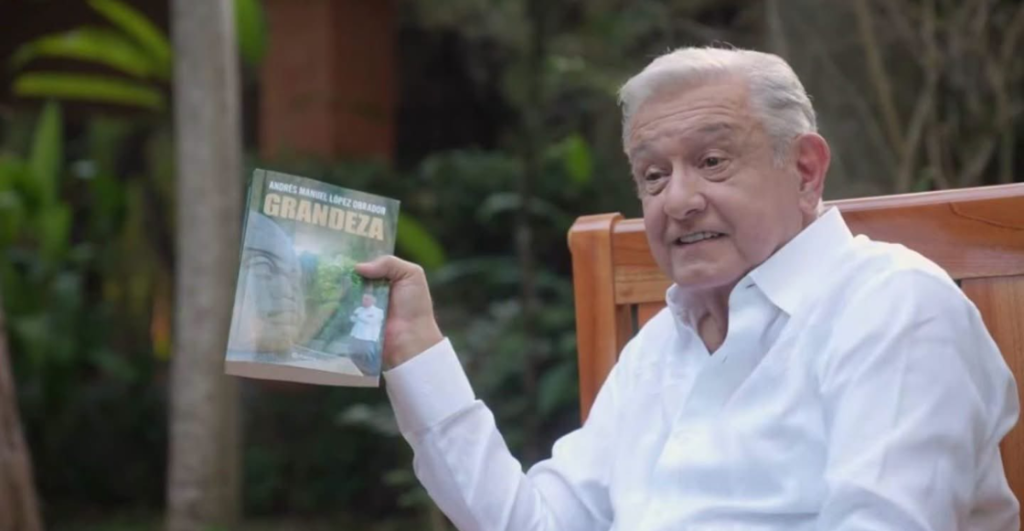 ¿Premio o castigo? Niños ganan torneo y reciben como premio el libro de AMLO