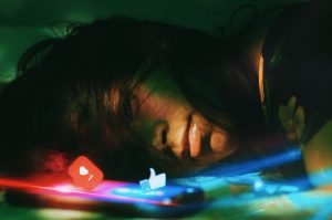¿Pasas horas viendo videos cortos? ¡Tu cerebro podría estar en peligro!