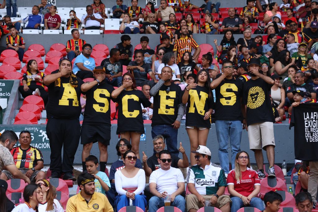 Protesta de los Leones Negros por el regreso del ascenso y descenso