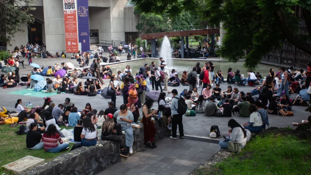 quienes-son-angela-davis-gina-dent-academicas-ponencia-unam-1