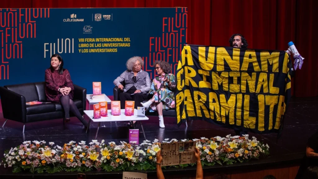 quienes-son-angela-davis-gina-dent-academicas-ponencia-unam-3