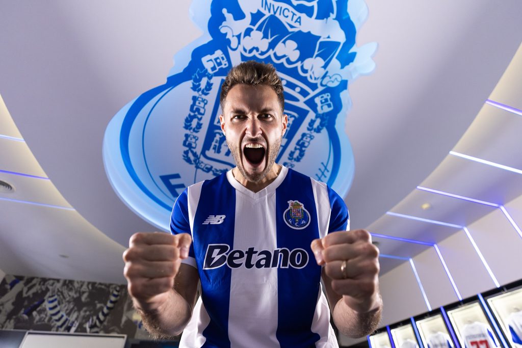 Santi Giménez, nuevo jugador del Porto