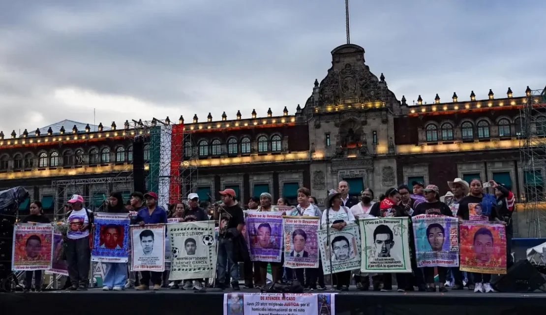 10 fotos de la marcha por los 12 años de Ayotzinapa en CDMX; familias piden que vuelva el GIEI