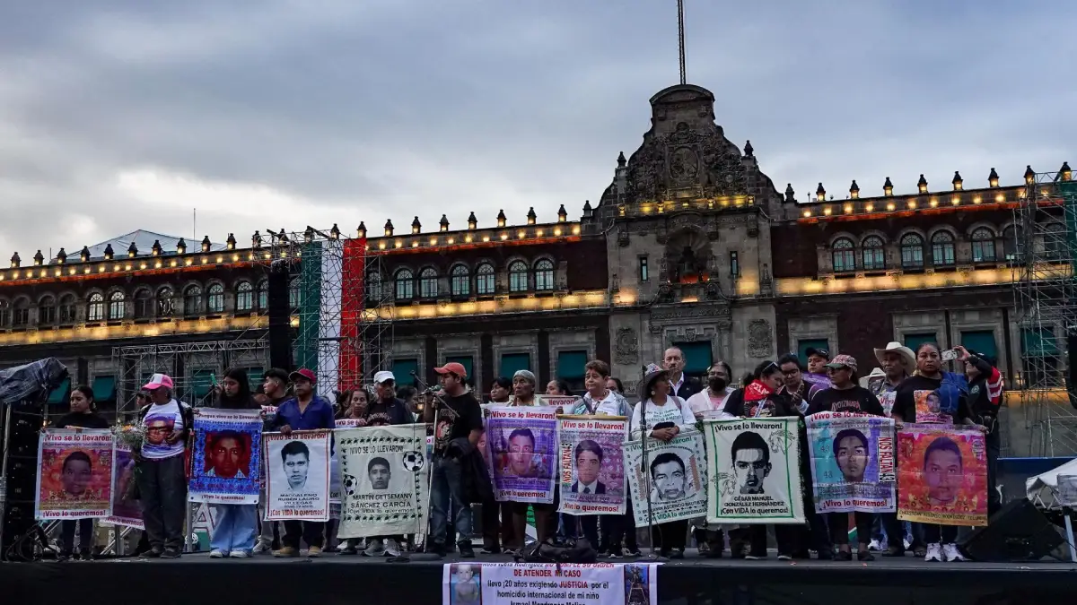 10 fotos de la marcha por los 12 años de Ayotzinapa en CDMX; familias piden que vuelva el GIEI