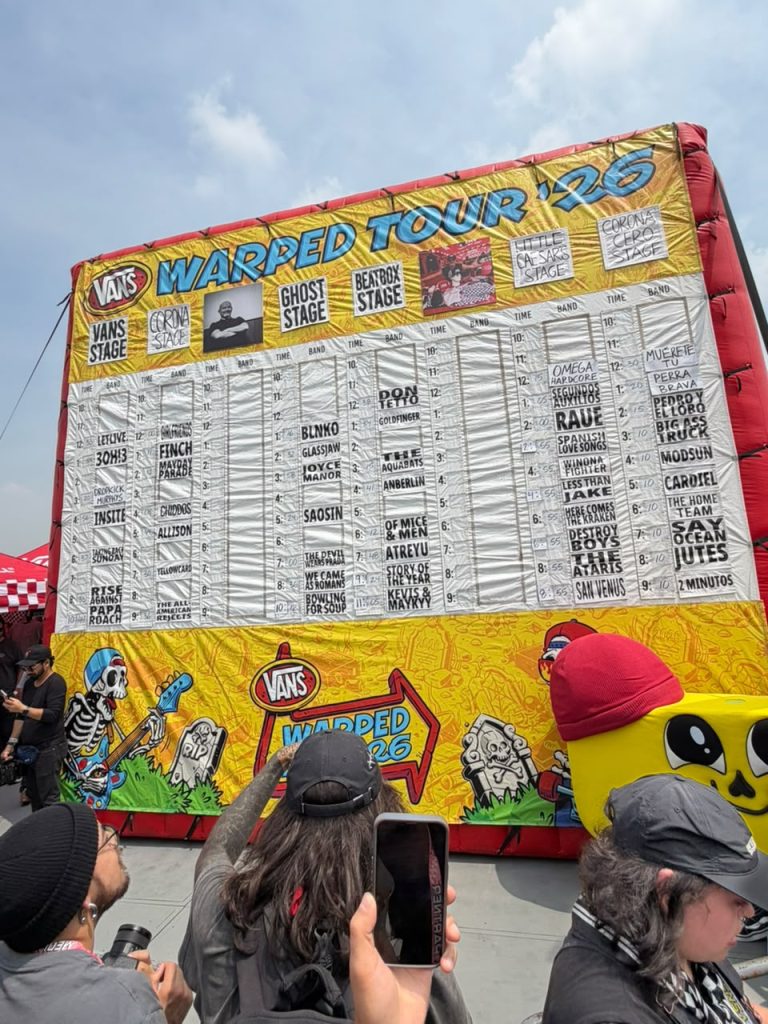Horarios del Vans Warped Tour CDMX 2026 en el inflable oficial del festival.