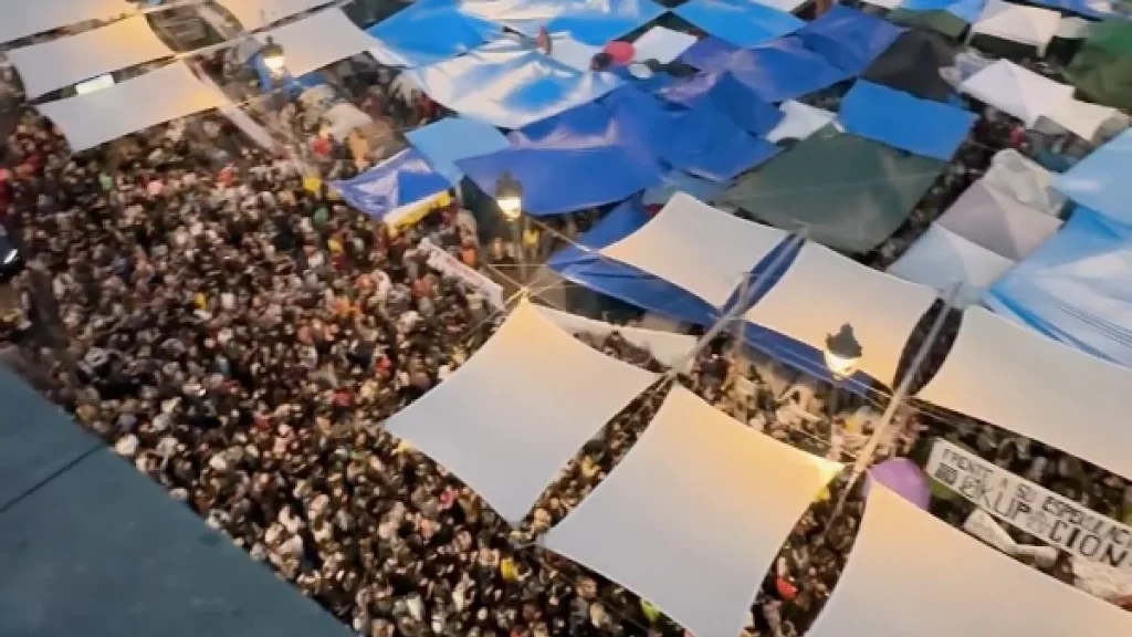 acampada-puerta-sol-crisis-vivienda-espana