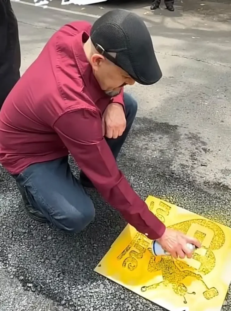Grupo Chespirito pide que no usen al Chapulín Colorado en propaganda… ¿de Morena?
