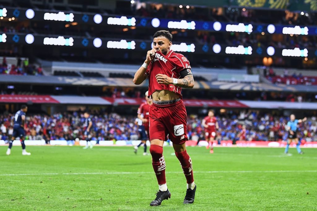 Alexis Vega con Toluca