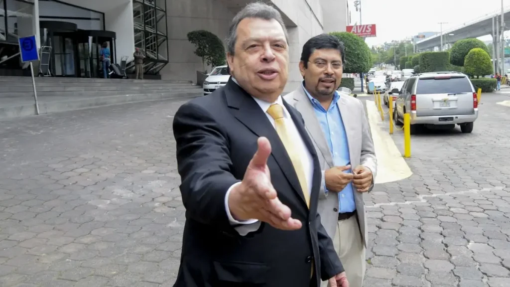 8 exfuncionarios investigados por el caso Ayotzinapa