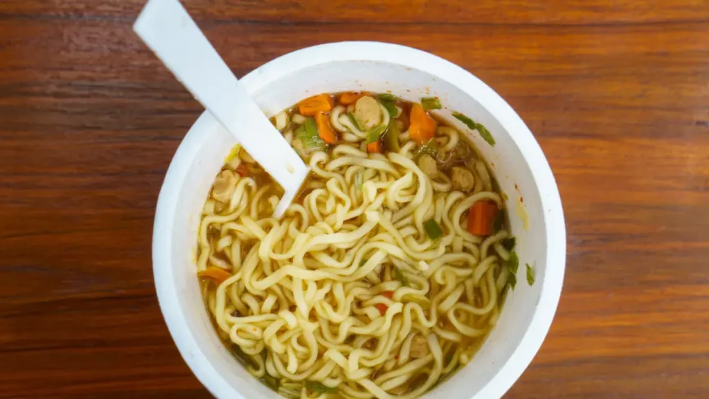 Golpe duro para la cartera: Sopas instantáneas, embutidos y hasta cervezas podrían subir de precio