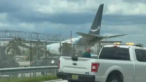 Avión se sale de la pista de aterrizaje en Miami y deja como saldo 5 personas lesionadas y 5 fallecidas