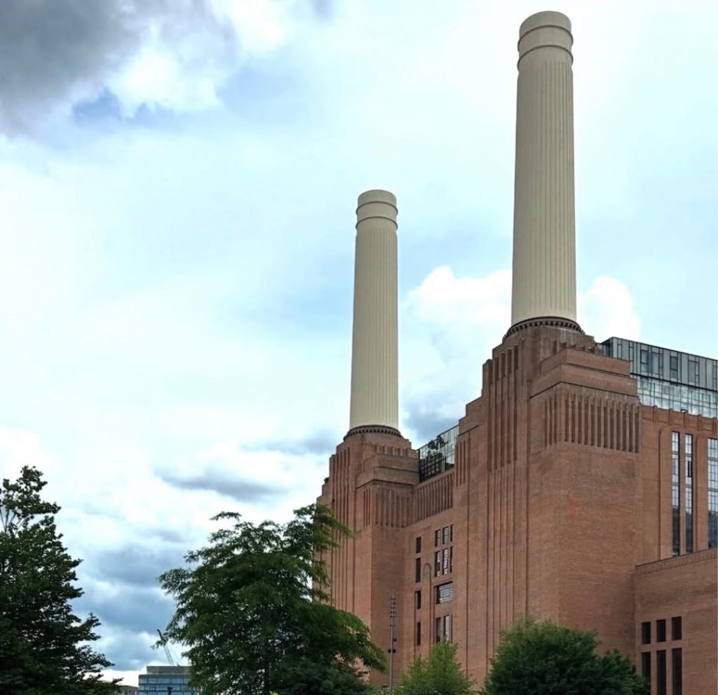 Foto de la emblemátia Estación Battersea de Londres