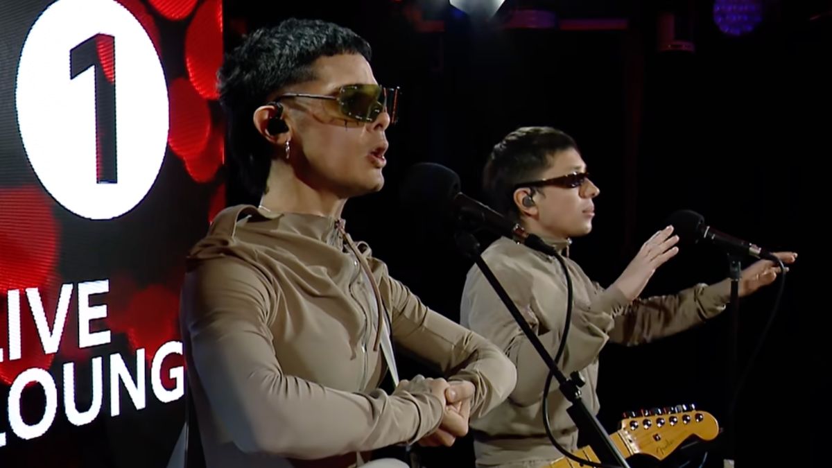 ca7riel y paco amoroso en el live lounge de la BBC